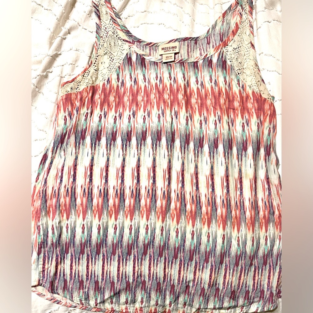 Mossimo supply co. Size XS. Beautiful pink multicolored tank with lace detail